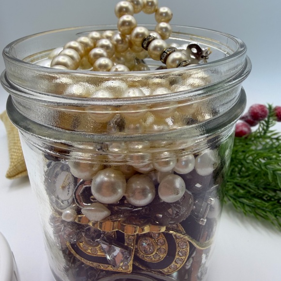 Elegant Pearl and Gold Jewelry Jar 🏺 Collection - Picture 12 of 17